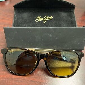 Women’s Maui Jim sunglasses. Like new!!